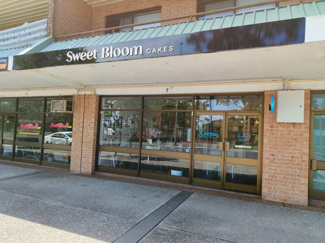 Sweet Bloom Cakes & Crème