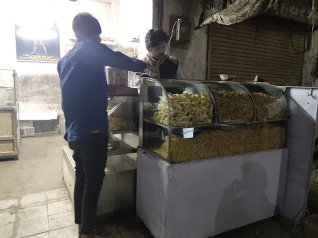 SAMRAT NAMKEEN BHANDAR