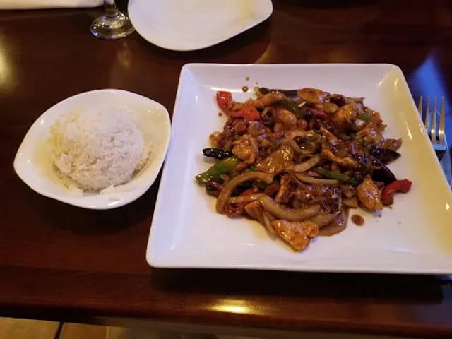 Ming's Asian Kitchen (Woodlawn & Lower Roswell)