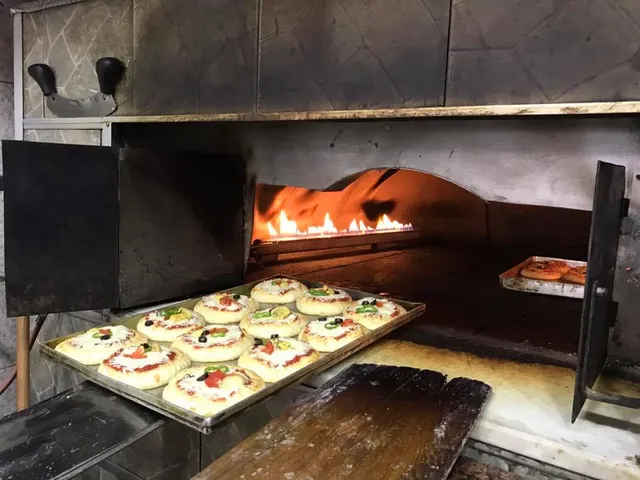 مطعم ومعجنات المهنا