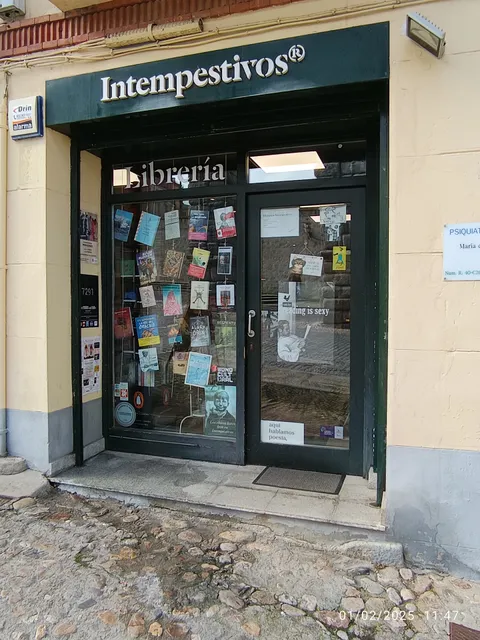 Unseasonable Bookstore Café