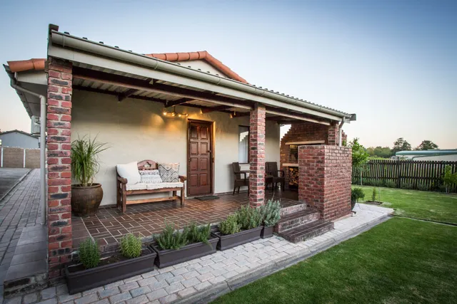 Out of Bounds Self-Catering Lodge