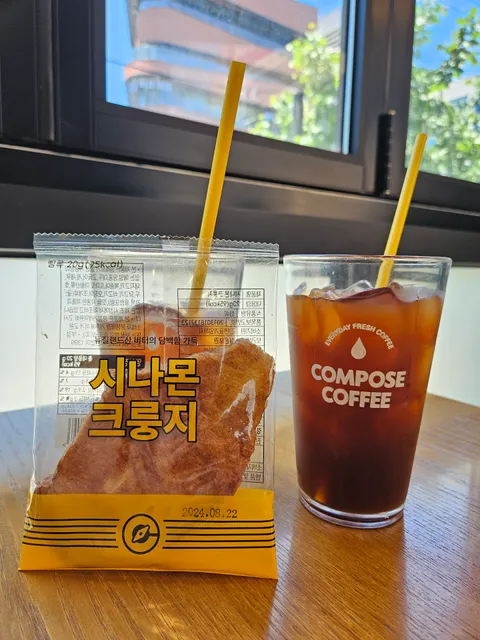 컴포즈커피 홍대동교점 Compose Coffee