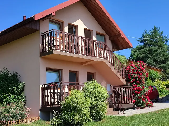 Pod Zielonym Wzgórzem. Noclegi, gospodarstwo agroturystyczne