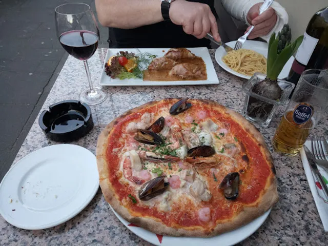 Pizzeria Pinocchio Gladbacherstraße 39 (Nähe Cinedom)