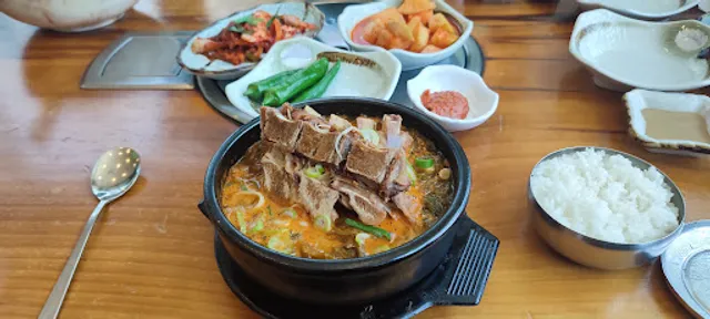 뼈마시감자탕부대찌개