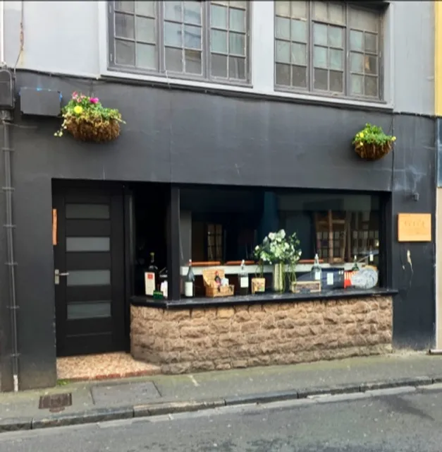 Rouge Wine and Cheese