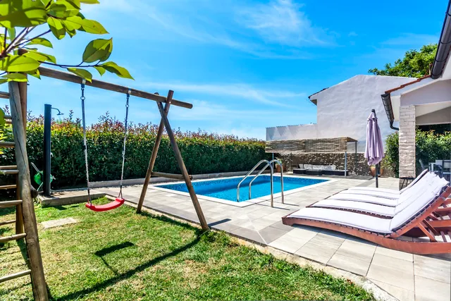 Holiday House Gortan with Pool