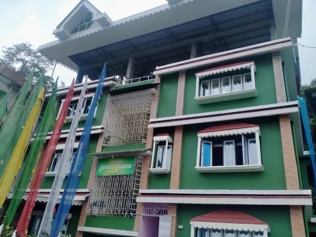 Hotel green queen Aritar Silk route Rhenock