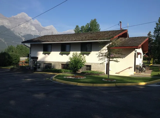 The Gateway Inn Motel