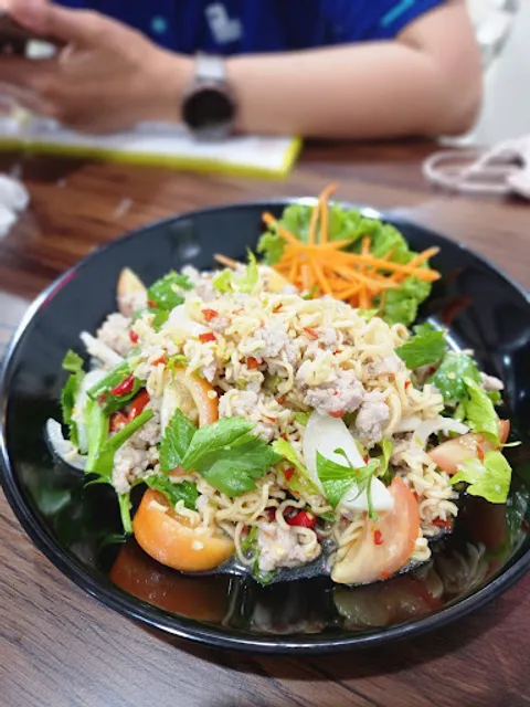 วีที แหนมเนือง สาขา หน้ารพ.มหาราช