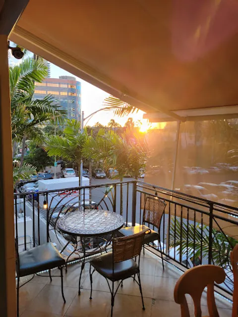 Genius Lounge – Japanese Sake Bar & Restaurant -