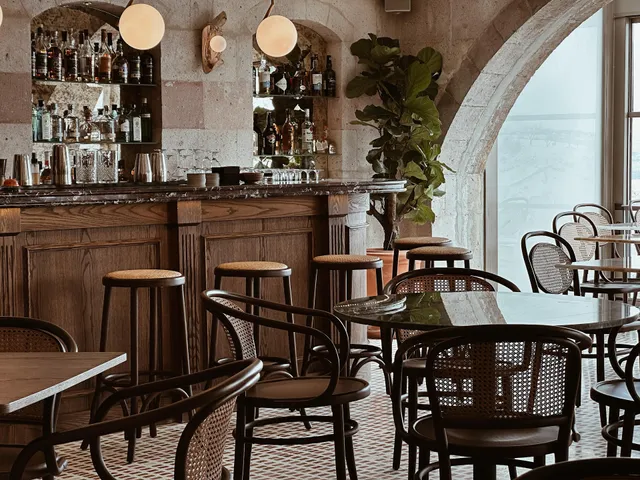 Moniq Restaurant and Cocktail Bar