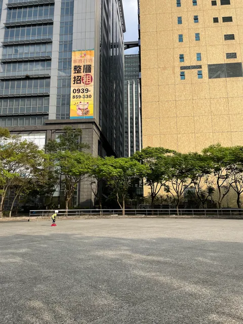 新板萬坪都會公園直排輪場
