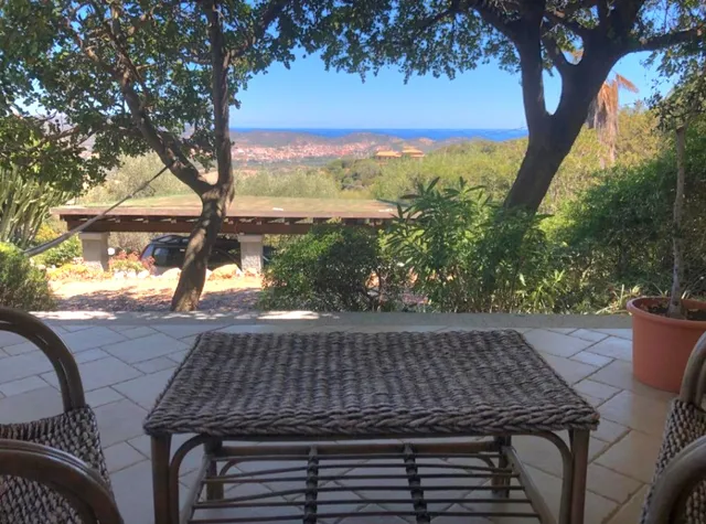 Villetta in zona panoramica, immersa nel verde della macchia mediterranea - Villetta Conca arrubia Villasimius