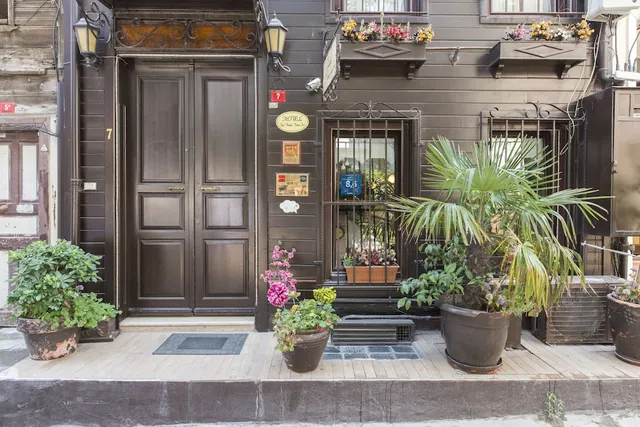 Naz Wooden House Hotel