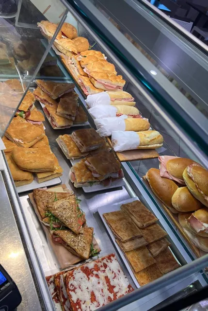 MOMI caffè / Tavola calda / Tabacchi