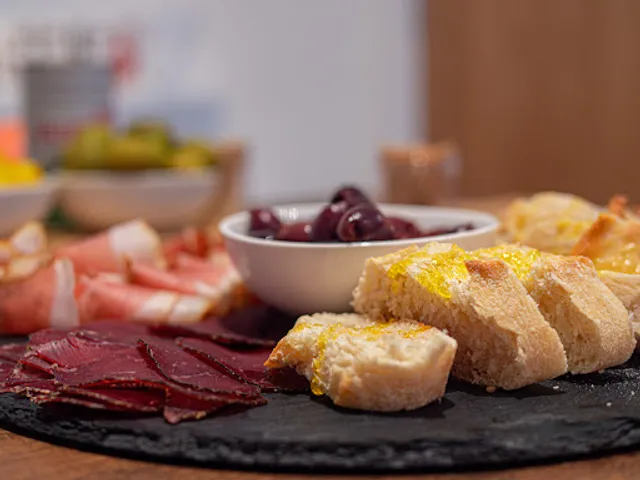 Loddon Deli and Coffee