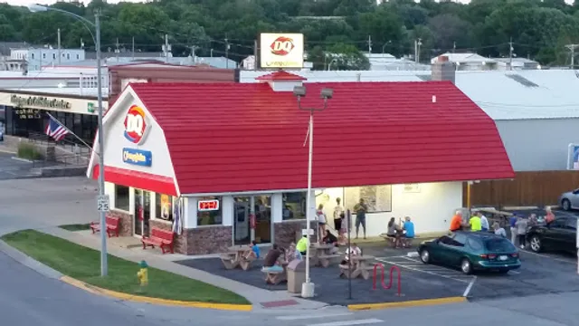 DAIRY QUEEN ORANGE JULIUS STORE