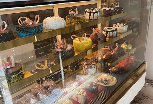 The Bakers Junction - Live Cake Studio & More