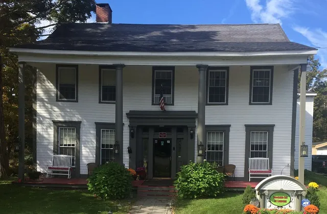 Brookside Inn At Laurens