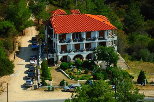 Pantheon Studios & Apartments