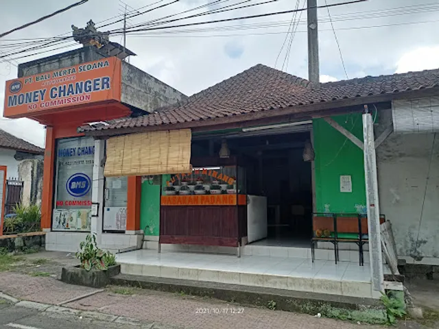 Masakan Padang Kedewatan Putra Minang