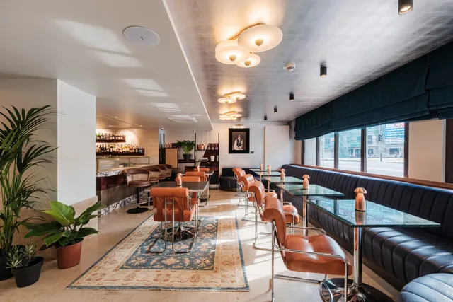 Venerie Bar by Square