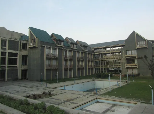 Centaur Lake View Hotel