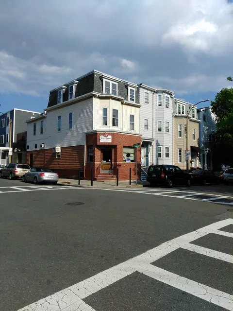 K & 8th Street Market