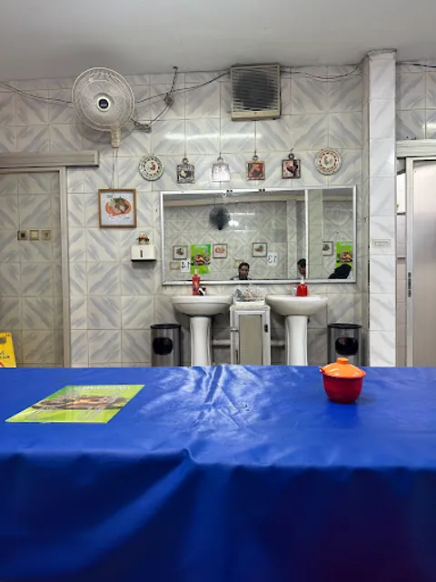 Nasi Uduk dan Ayam Goreng Mat Lengket