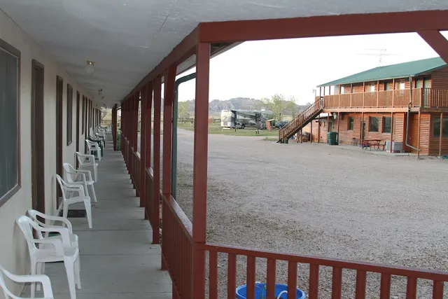 Badlands Hotel & Campground