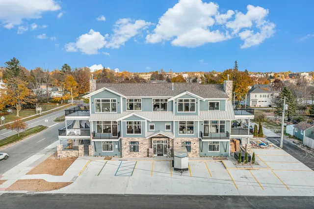 Water's Edge Vacation Rentals