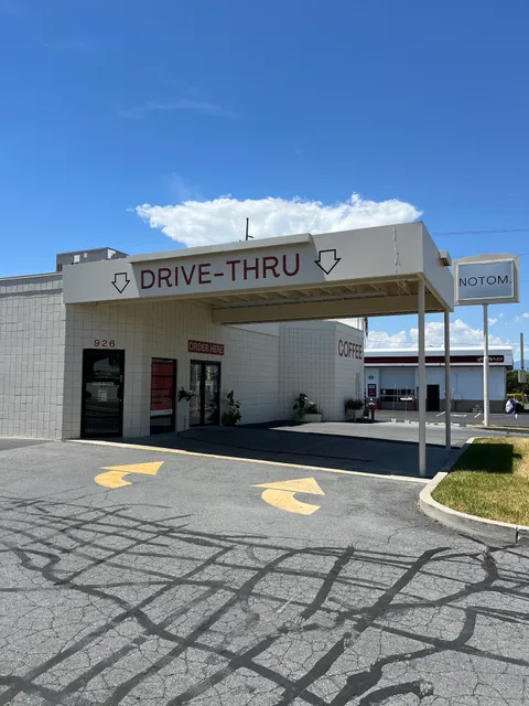 NOTOM. Drive-Thru