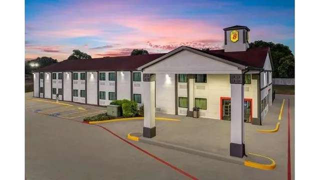 Super 8 by Wyndham Waxahachie TX