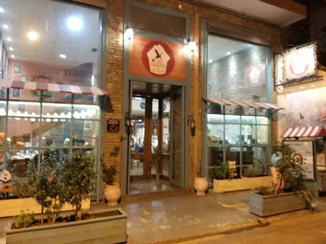 Alice Cakewitch Πετράλωνα