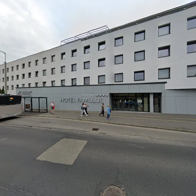 Széchenyi István University Famulus College