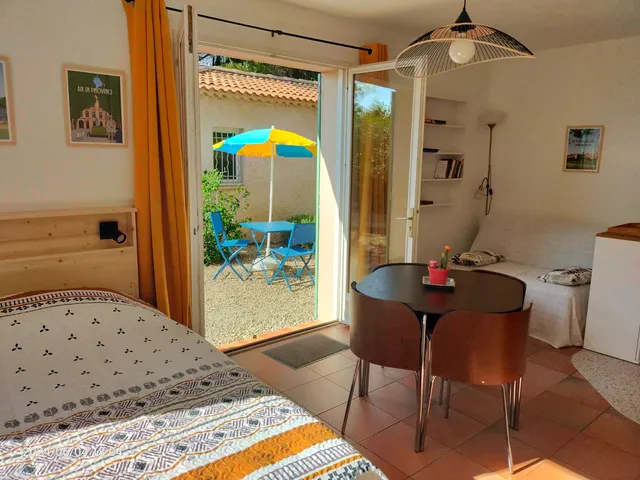 Studio gite "Les Alizés du Luberon"