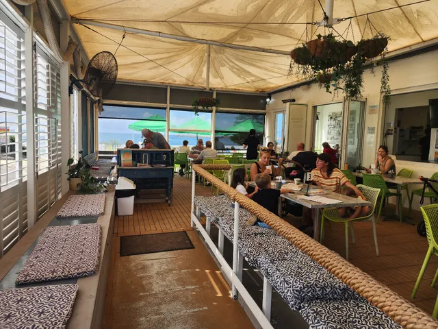 Lexie's on the Beach & The Crow's Nest (upstairs)