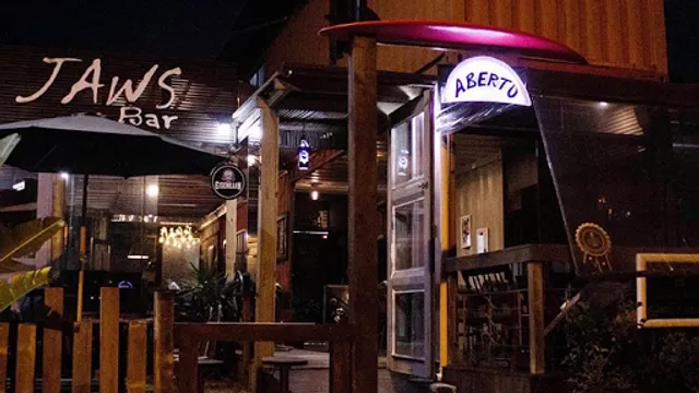 Jaws Bar e Pub