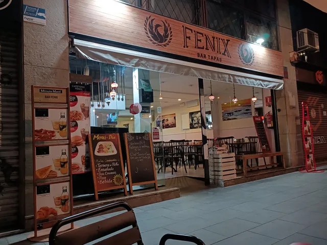 Fénix Brunch Burger tapas pizza y cocktail