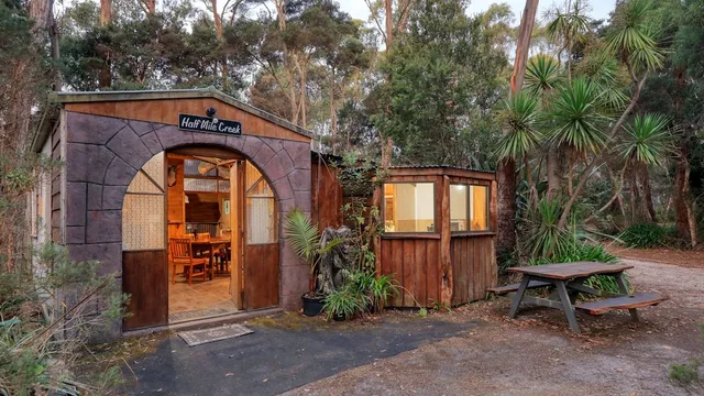 Crayfish Creek Van and Cabin Park