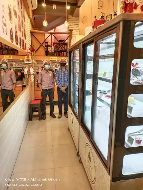 Crazy 4 Cakes, Tollygunge