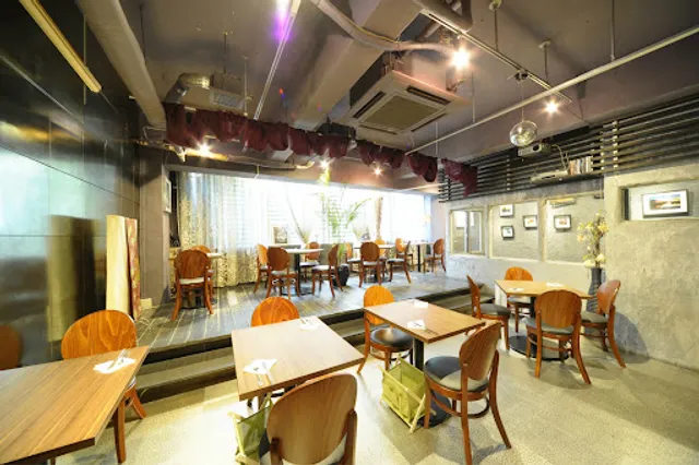 bond Golf with Thai food