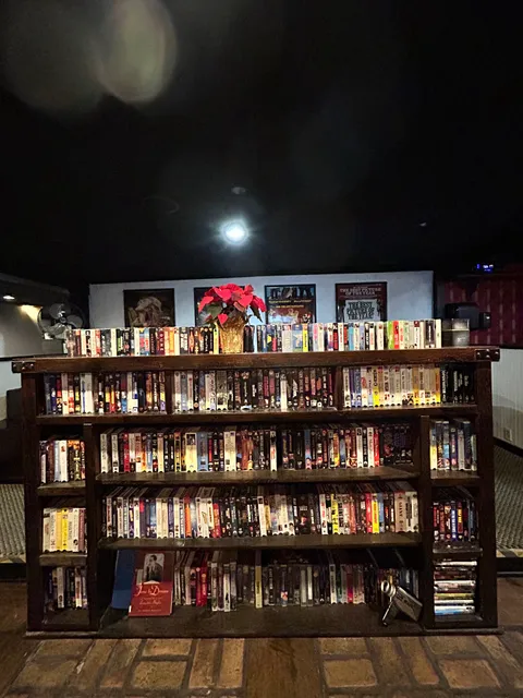 Royale Cinema Lounge