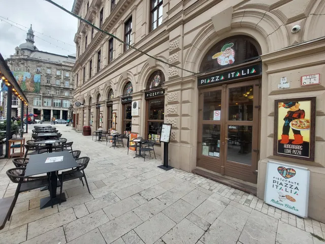 Piazza Italia Restaurant & Bar