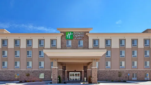 Holiday Inn Express & Suites Topeka North by IHG