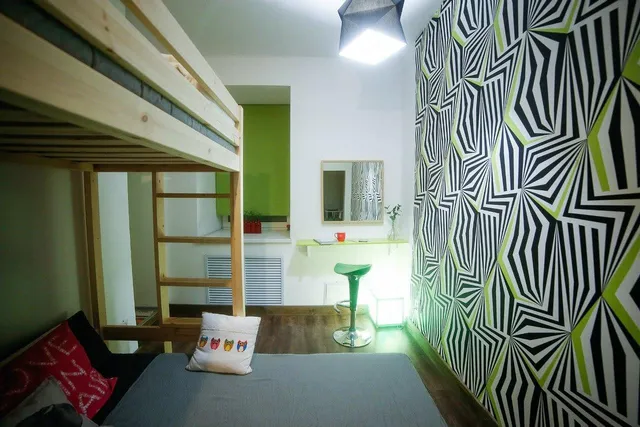 Fall in love / Fall In Love Hostel