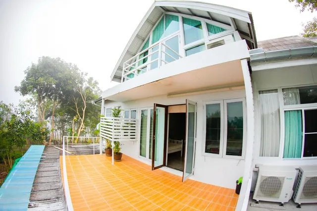 Baan Salee Pai hotels