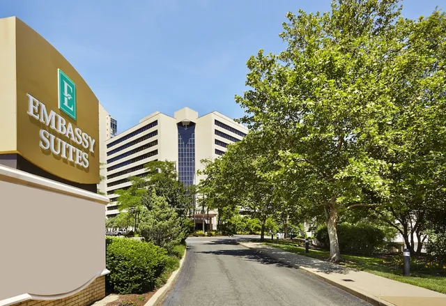 Embassy Suites by Hilton Crystal City National Airport